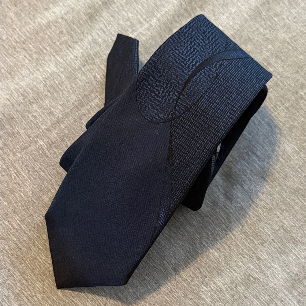 Vintage 1980s Bugle Boy Navy Blue Men's Tie